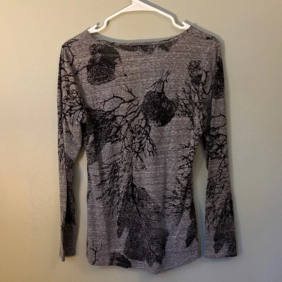 Eddie Bauer Gray and Black Leaf Forest Graphic Women's Shirt Size Small - Picture 6 of 6